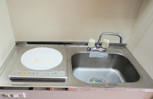 キッチン　別部屋参考写真となります。