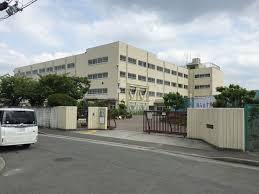 中学校　高槻市立如是中学校（中学校）まで628m