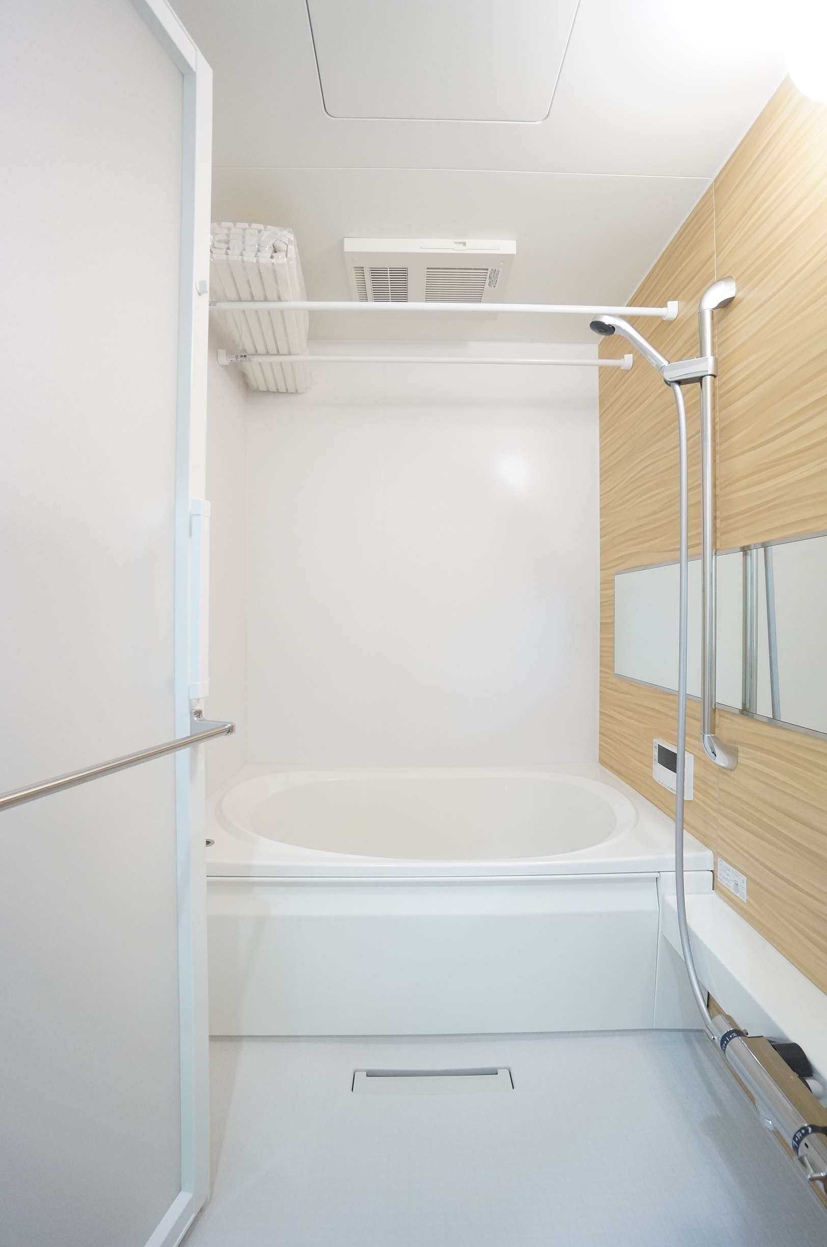 バス・シャワールーム　追焚、暖房乾燥機、物干しバー付