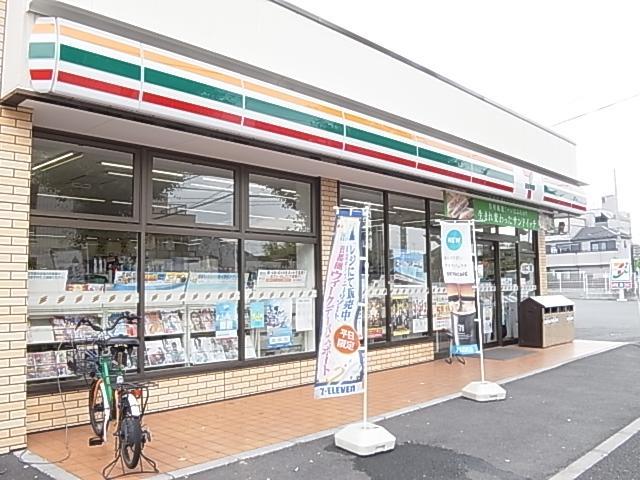 コンビニ　セブンイレブン（コンビニ）まで581m