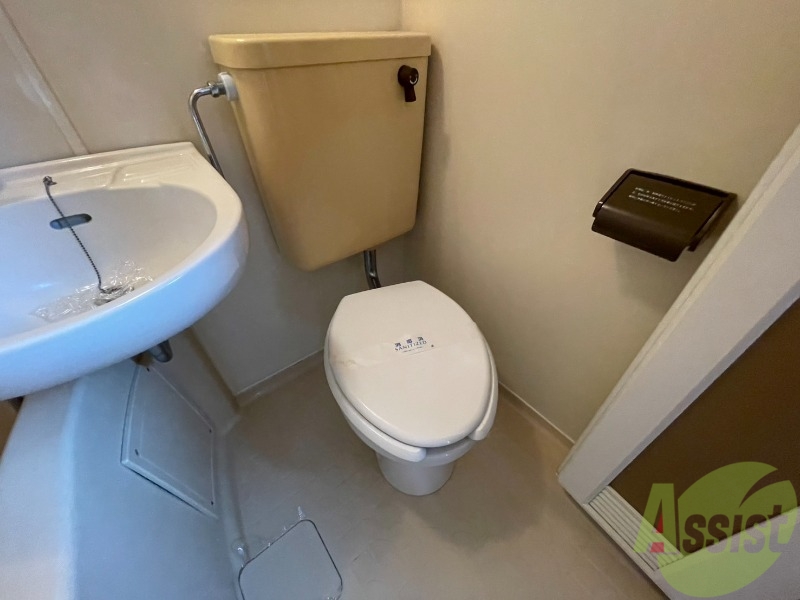 トイレ　お手洗いはこちらですよ。すぐに手が洗えますね。