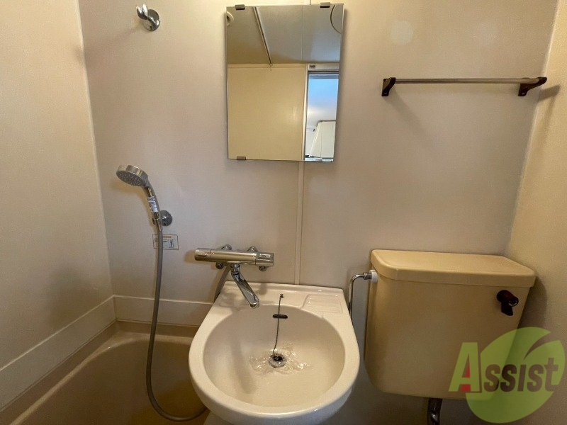 洗面設備　洗面台はこちらになります。掃除などもしやすそうですね。