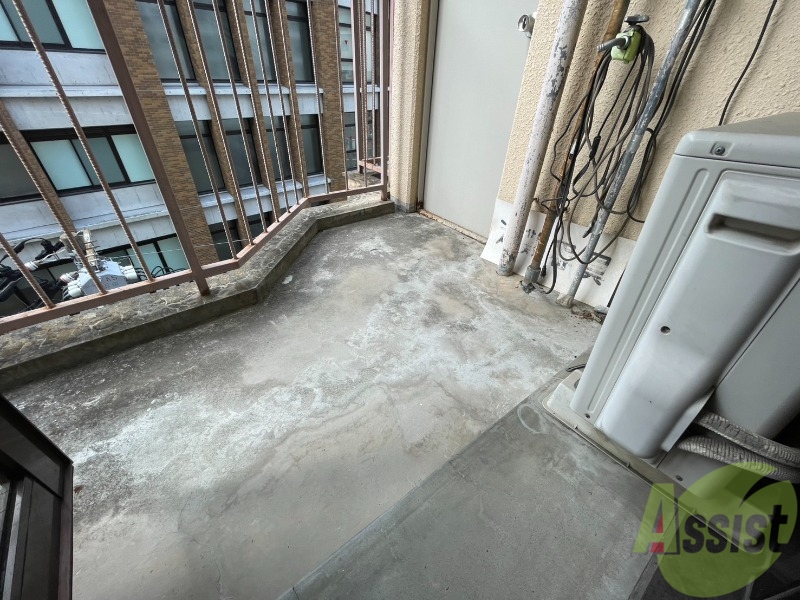 バルコニー　バルコニーです。広々してますね。いかがでしょうか。