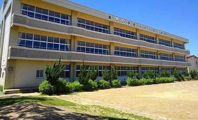 小学校　秋田市立仁井田小学校（小学校）まで700m