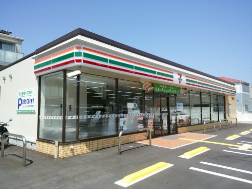 コンビニ　セブンイレブン（コンビニ）まで203m