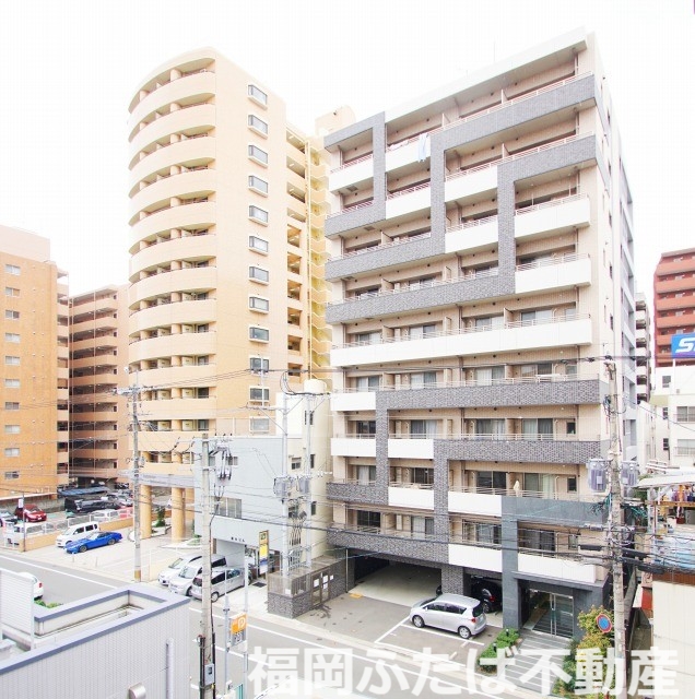 ラファセベルシード博多の外観
