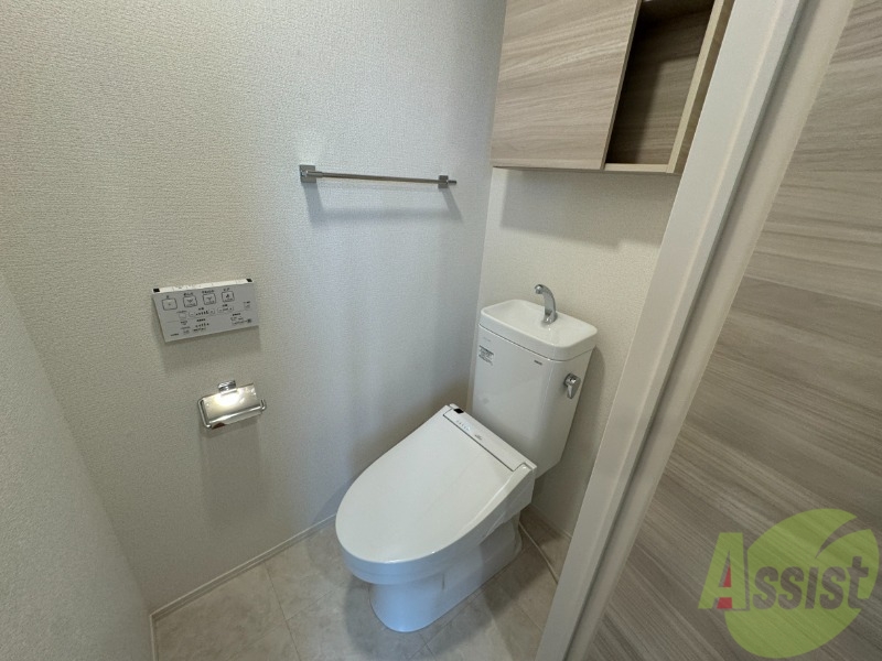 トイレ　トイレはウォシュレット機能付きです。安心して使用できますね。