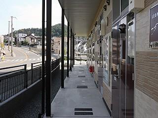 ＪＲ山陽本線 姫路駅 バス乗車時間：25分 最寄りバス停で下車 徒歩3分 2階建 築19年の玄関写真