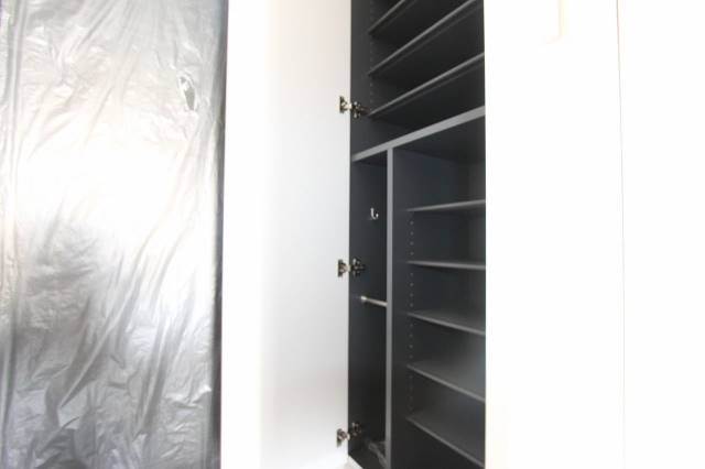 玄関　玄関横のシューズボックスは高さも収納力もしっかりしてます