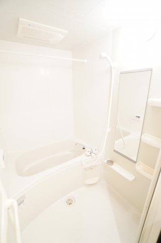 バス・シャワールーム　※同物件・反転タイプの写真です。