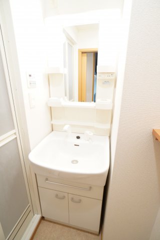 洗面設備　※同物件・反転タイプの写真です。