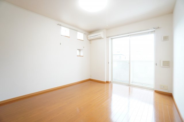 居室・リビング　※同物件・反転タイプの写真です。