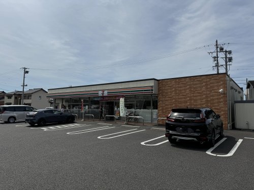 コンビニ　セブンイレブン琴塚３丁目店（コンビニ）まで386m