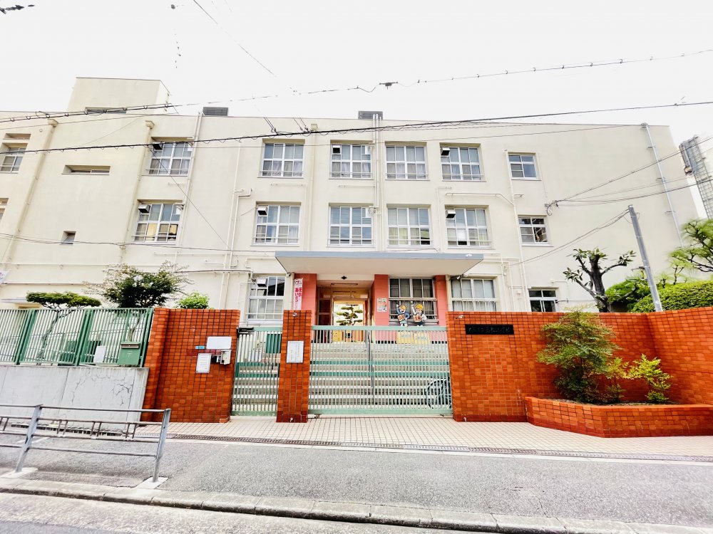 小学校　大阪市立高松小学校（小学校）まで570m