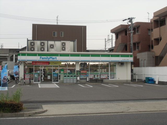 コンビニ　ファミリーマート　中小田井２丁目店（コンビニ）まで92m