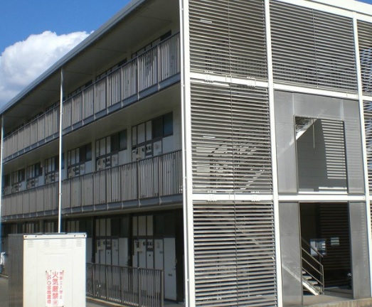 ロビー　共用部分は清掃業者が清掃しております。