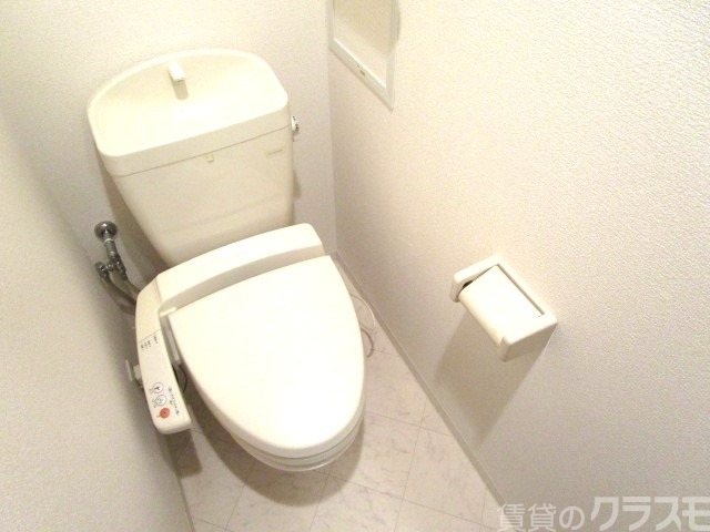 トイレ　冬場も安心の温水洗浄便座！