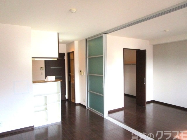 居室・リビング　２部屋続きで開放感あります。