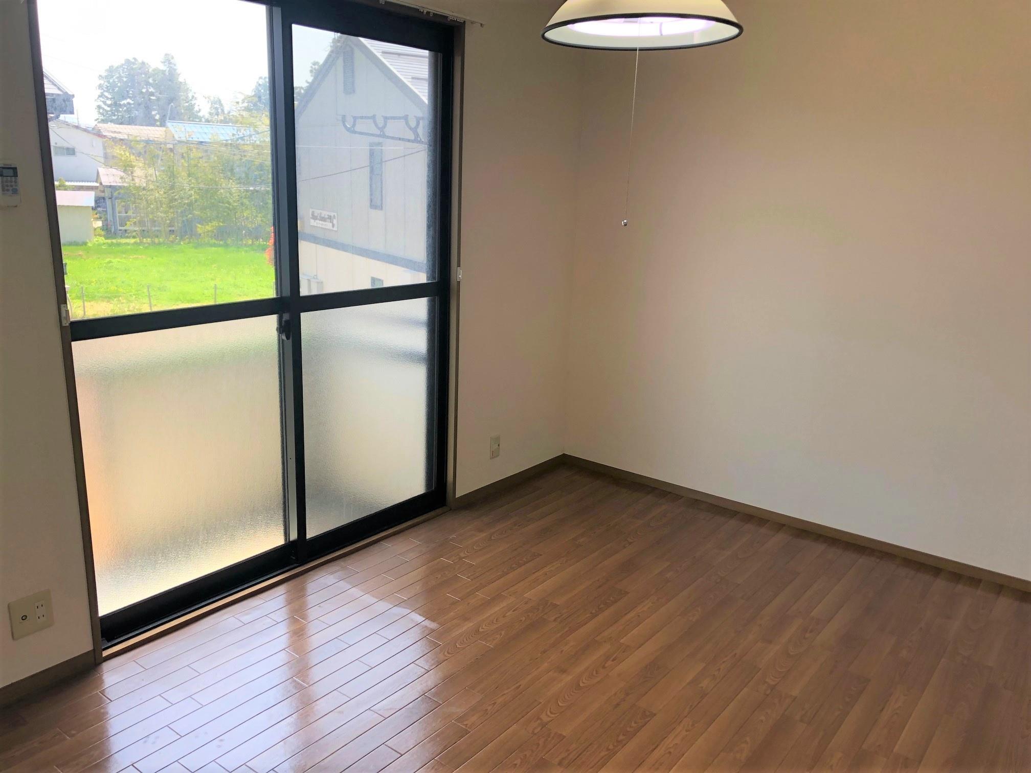 居室・リビング　同タイプの別部屋の写真です