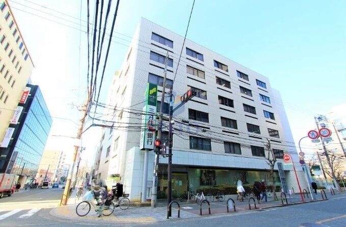 銀行　三井住友銀行　江坂支店（銀行）まで402m