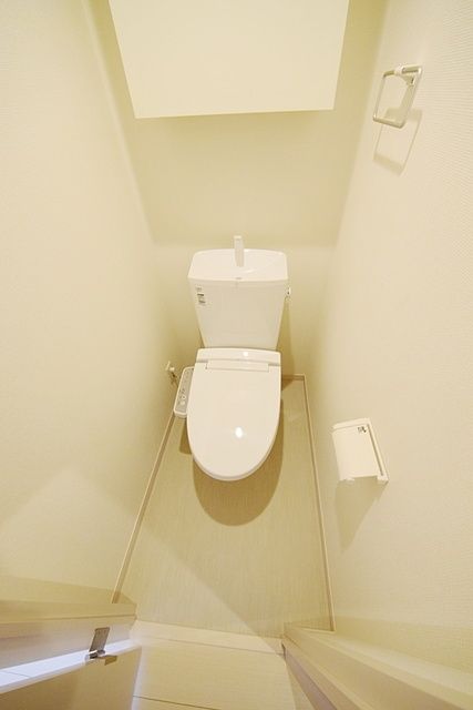 トイレ　ウォシュレット付き