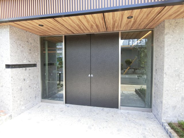 エントランス　オートロック・宅配ボックス完備♪