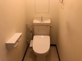 トイレ　温水洗浄便座