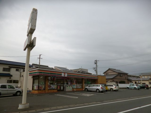 コンビニ　セブンイレブン（コンビニ）まで560m