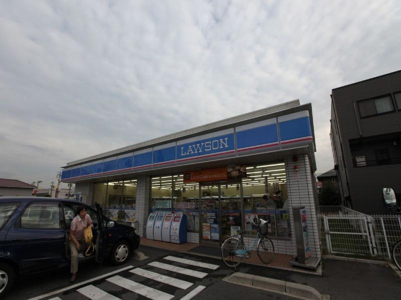 コンビニ　ローソン 港区川西通店（コンビニ）まで182m