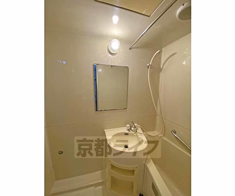 洗面設備　浴室内の洗面です。