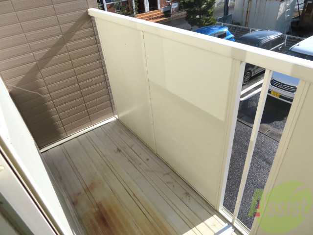 バルコニー　バルコニーは幅があり、広い印象を受けました。