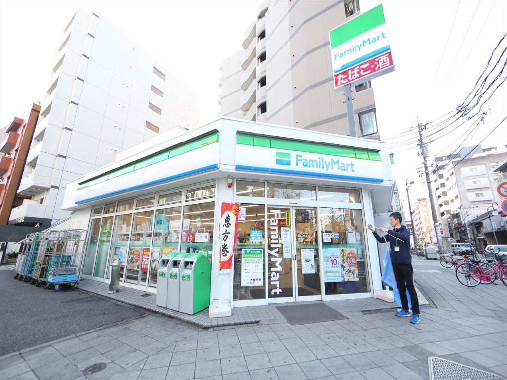 コンビニ　ファミリーマート 新栄一丁目店（コンビニ）まで155m