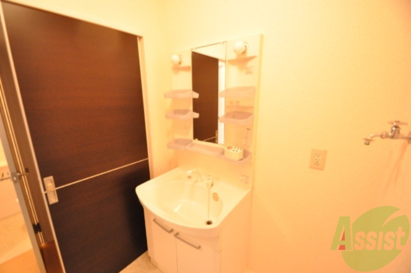 洗面設備　収納スペースが豊富な独立洗面台