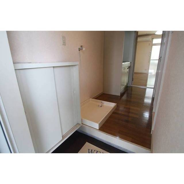 玄関　下駄箱あり