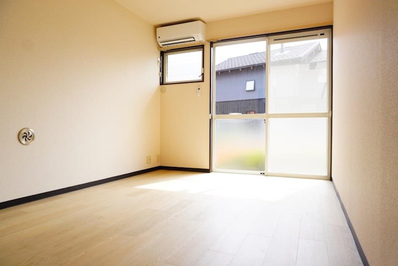 その他部屋・スペース　エアコン付き洋室6帖
