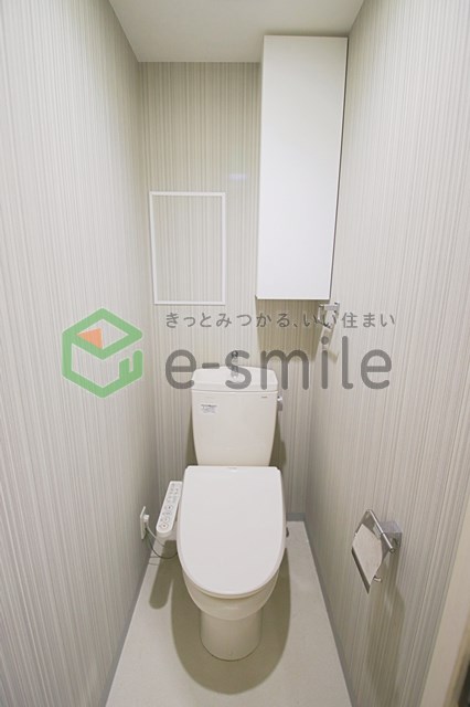 トイレ　落ち着いた色調のトイレです