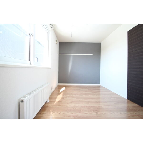 その他部屋・スペース　洋室も明るいですね！