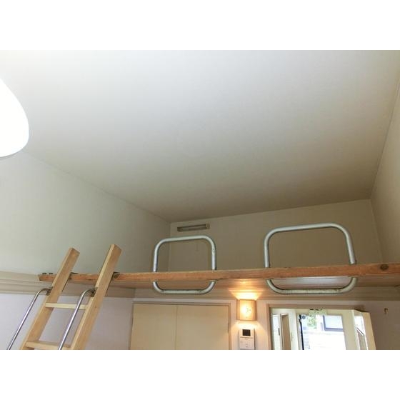 その他部屋・スペース　落ち着いた色調の寝室です