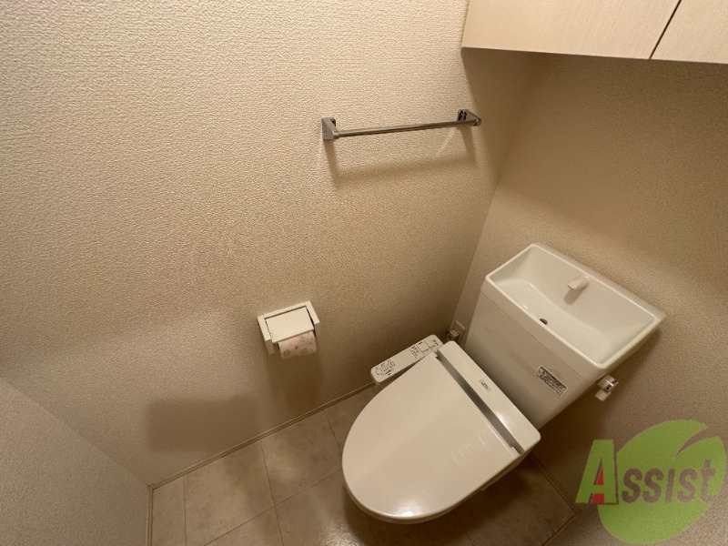 トイレ　温水洗浄便座付きのトイレは、使用しやすくうれしいですね。
