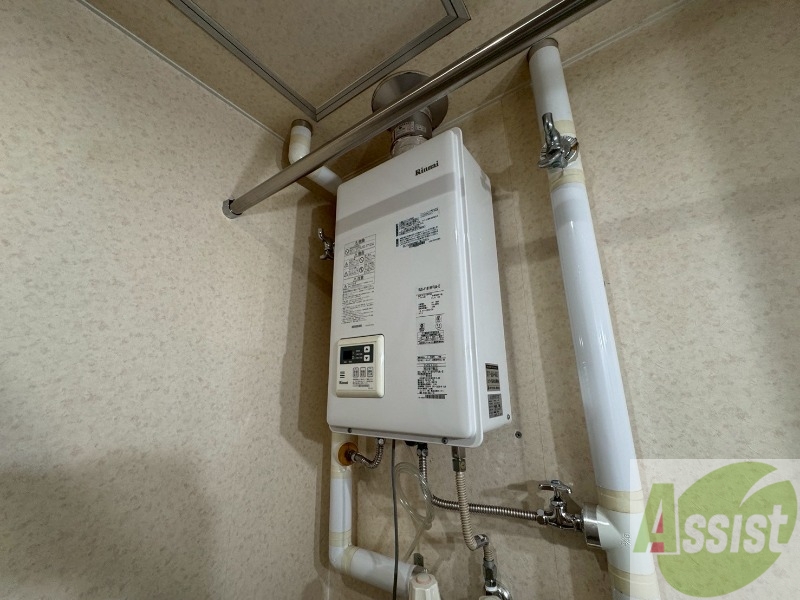 その他設備　給湯器です。操作しやすいパネルになってます。