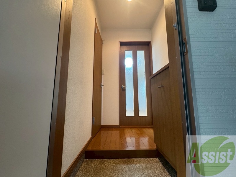 玄関　玄関の様子です。明るい印象ですね。気分もあがりそう。