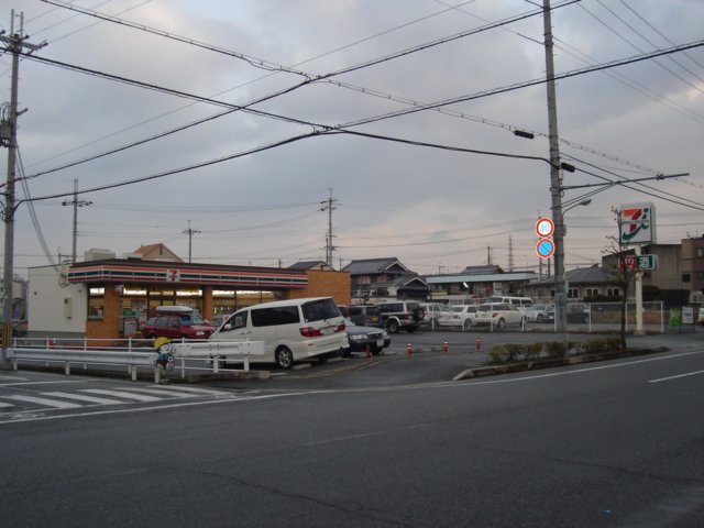 その他　セブンイレブン三田西山１丁目店（その他）まで300m