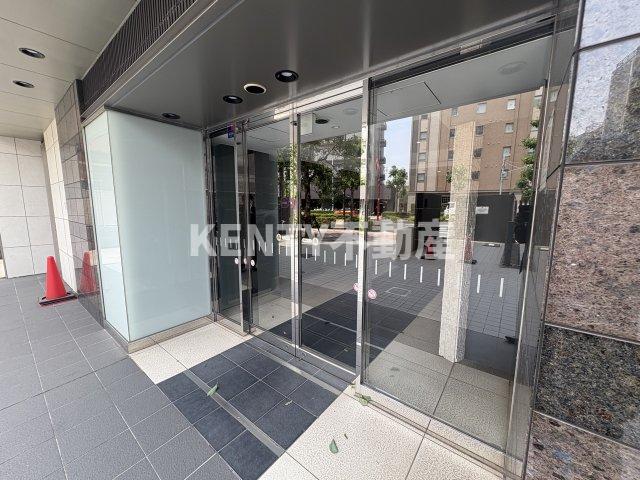 エントランス　落ち着いたエントランスです