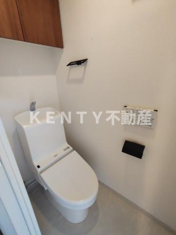 トイレ　落ち着いた色調のトイレです