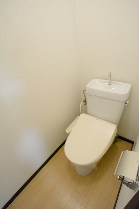 トイレ　ウォシュレット付き