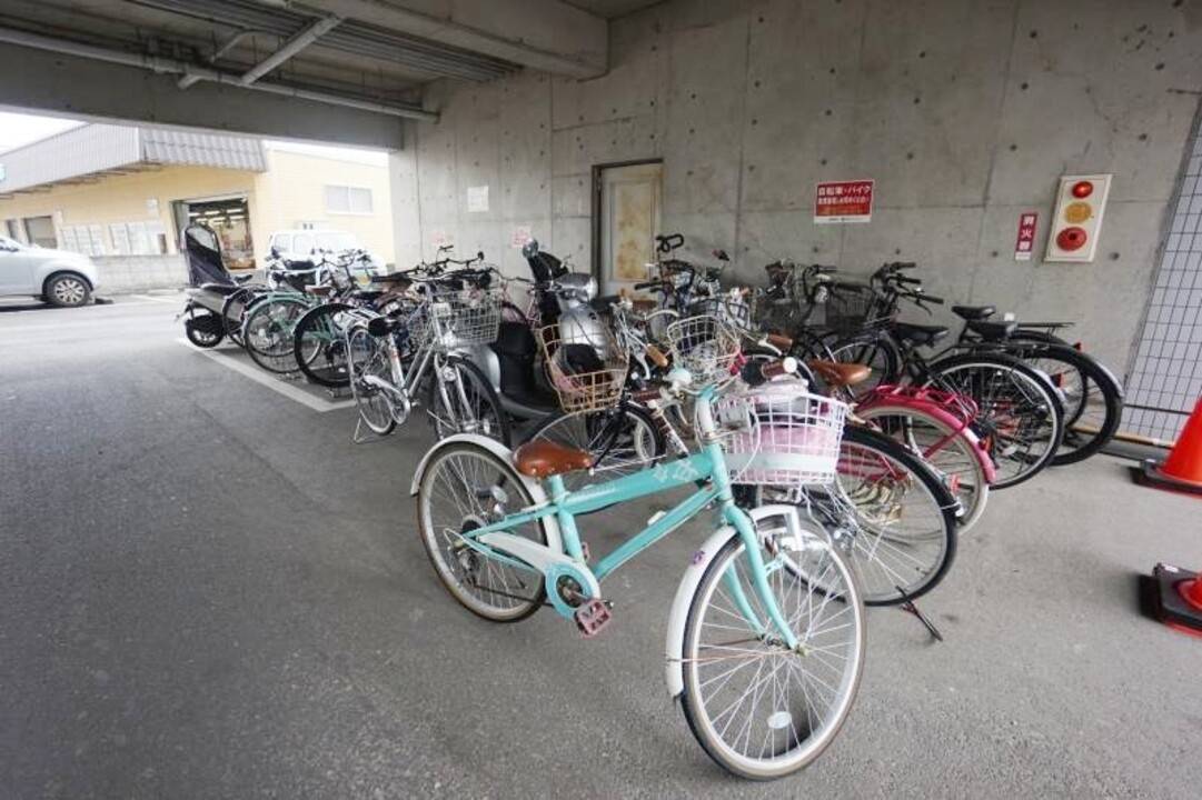 駐車場　駐輪場