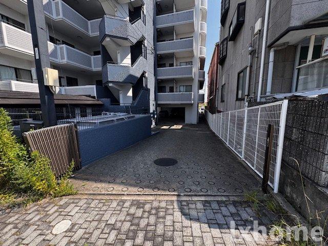 駐車場　車をお持ちの方に嬉しい駐車場付きの物件です