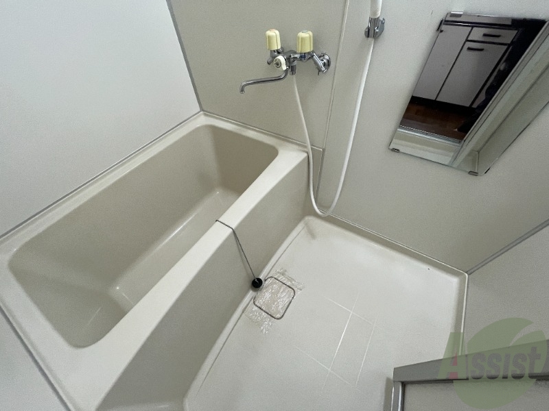 バス・シャワールーム　浴室は狭すぎず、シャワーも浴びやすそうです。