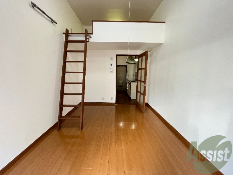 その他部屋・スペース　７．５帖の洋室です。日差しがあり明るい印象でした。