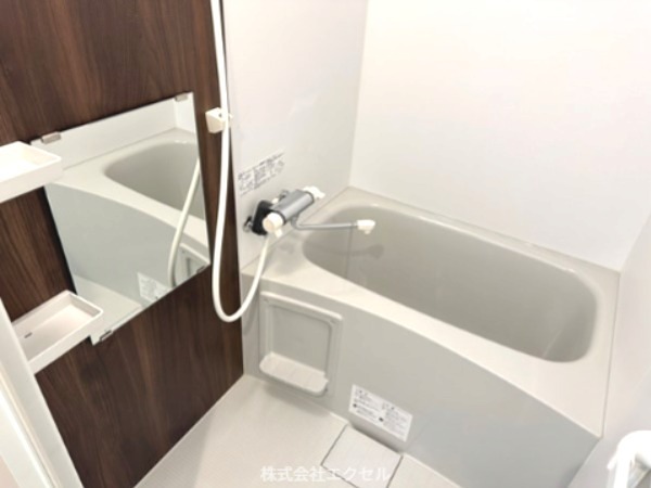 バス・シャワールーム　浴室乾燥機能付きです。